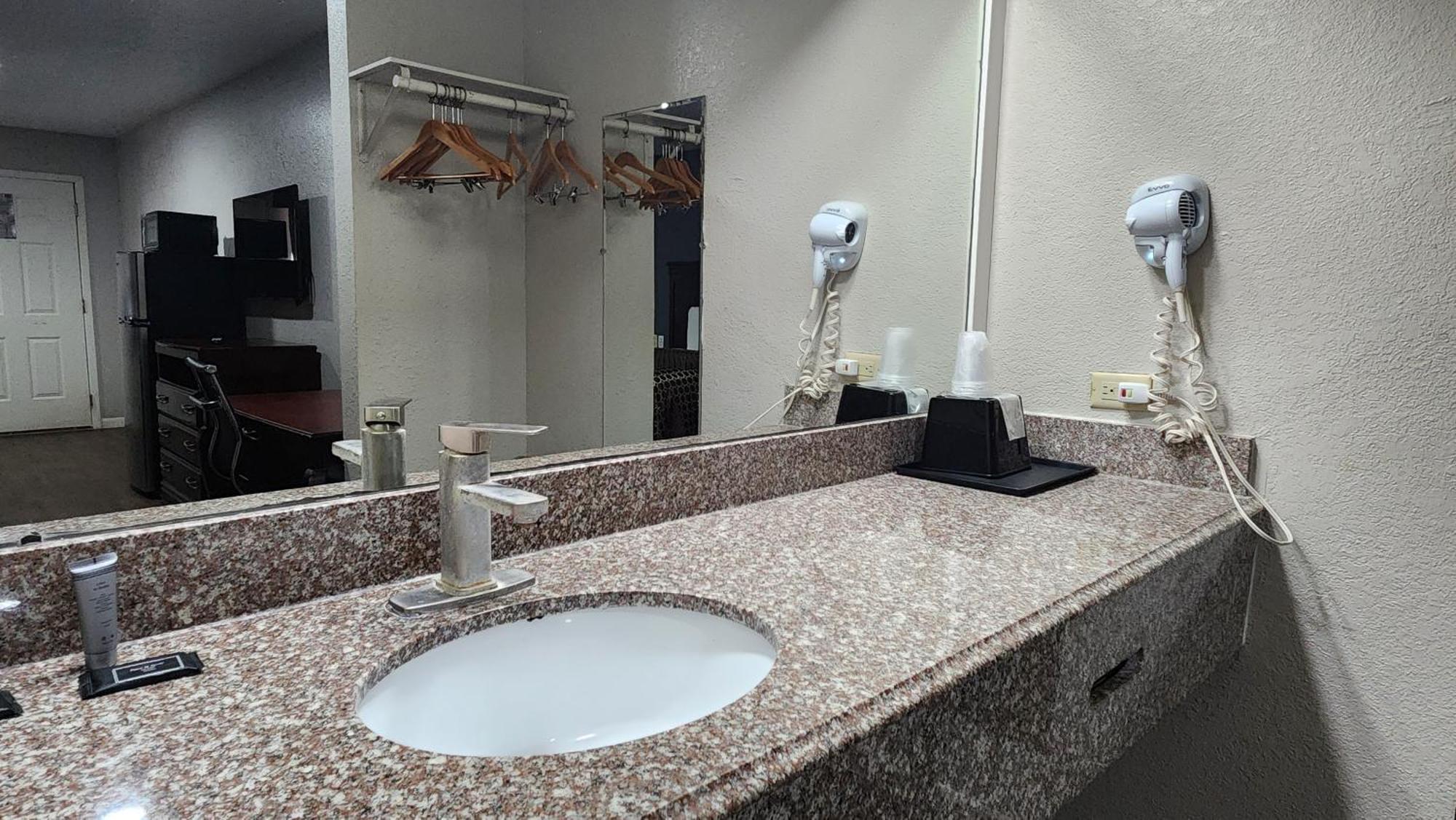 Express Inn Hobby Airport Х'юстон Екстер'єр фото